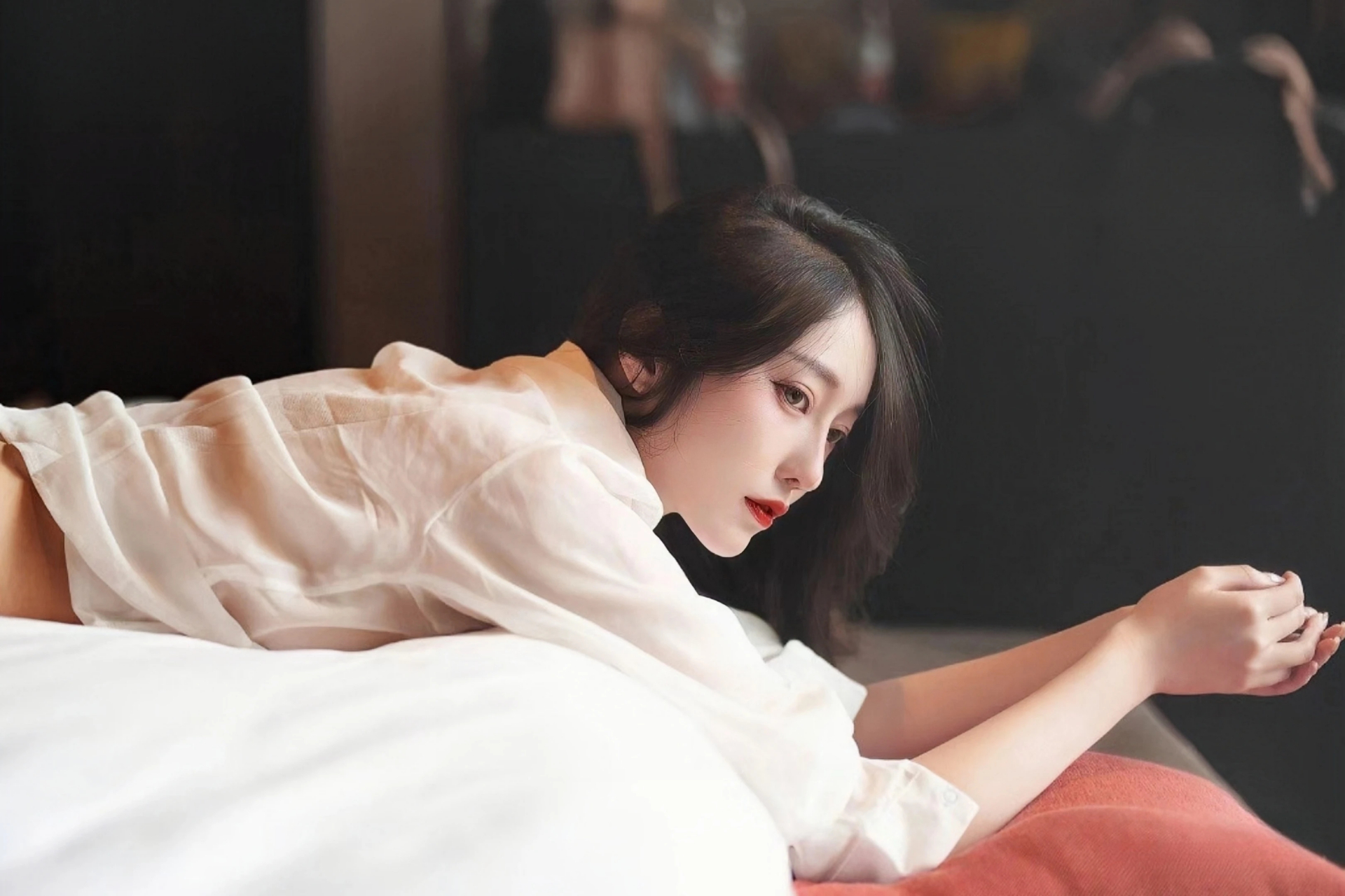 高温炙烤下，别让老人困在 “舍不得” 里